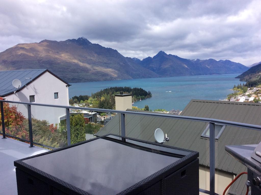 The Queenstown Bothy Стая снимка