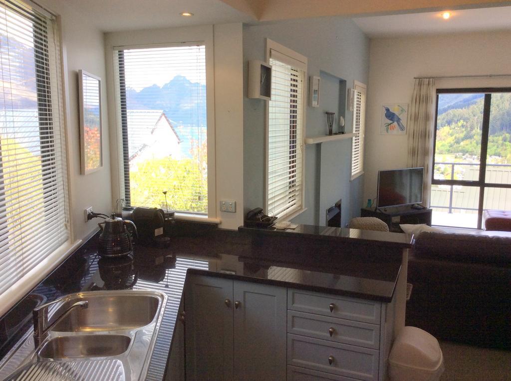 The Queenstown Bothy Стая снимка